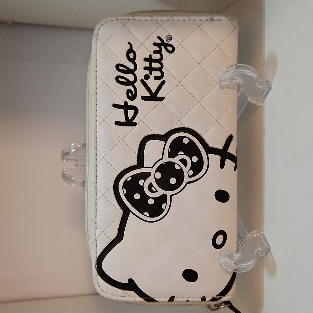 Hello Kitty White Zip around Women's Wallet with Black outlined Face & Black Bow